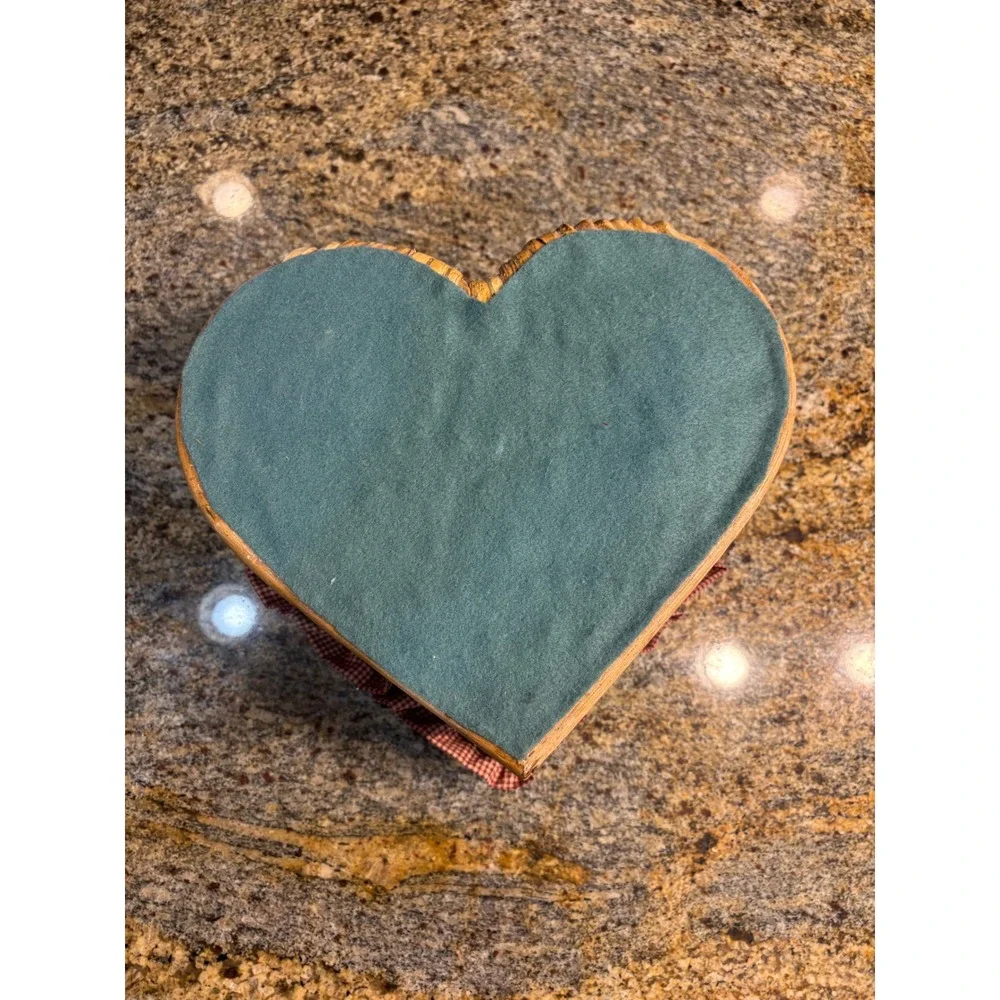 Vintage Heart Shaped Wicker‎ Basket Friendship Starts With A Smile Gingham Lid
